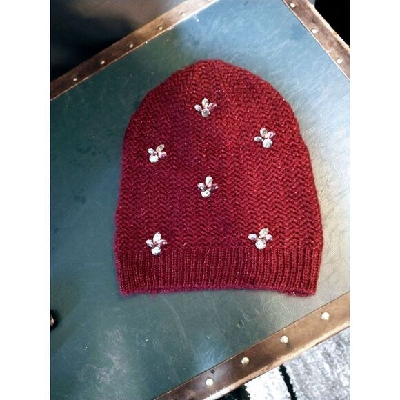 Knit red beanie hat with crystal flowers - Picture 2 of 2